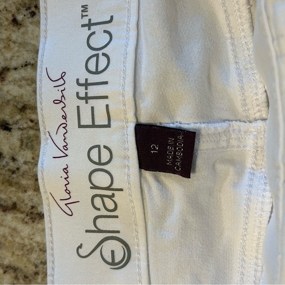 Gloria Vanderbilt women’s size 12. Shape Effect high rise capri pants. Pull on - Picture 3 of 6